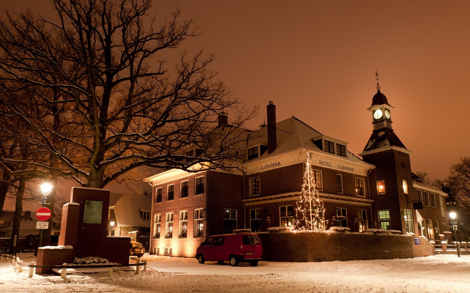 europa architettura città strada viaggi casa casa inverno casa luce sera all aperto neve albero città chiesa