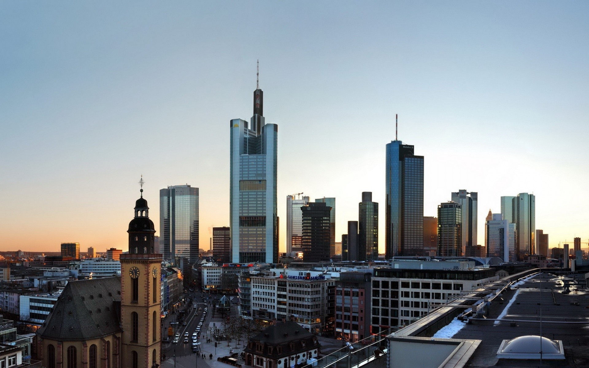 europa wieżowiec miasto architektura śródmieście skyline podróże miasto niebo dom biuro biznes zmierzch wysoki nowoczesny finanse na zewnątrz zachód słońca wieża wieczorem