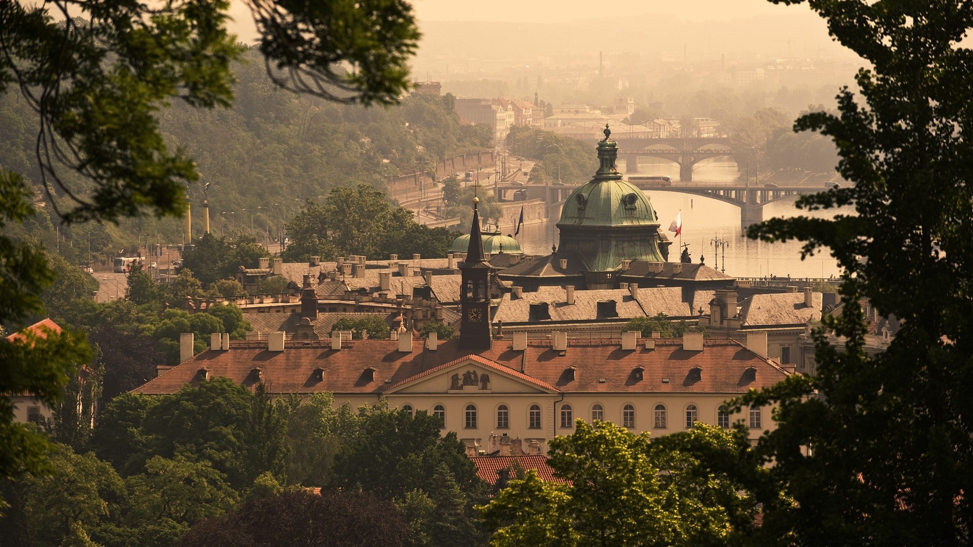 europa architektura podróże drzewo dom miasto zamek kościół miasto dom wzgórze religia wieża na zewnątrz domy krajobraz