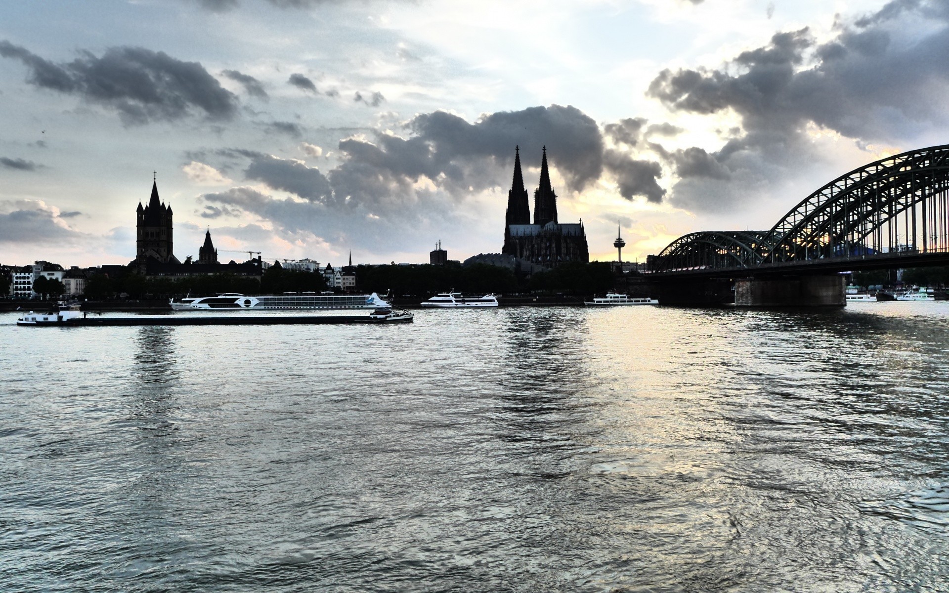 l europe architecture rivière ville eau pont voyage skyline coucher de soleil ciel maison ville à l extérieur réflexion aube crépuscule point de repère tour soirée urbain