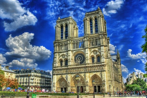 Cathédrale européenne dans le centre-ville