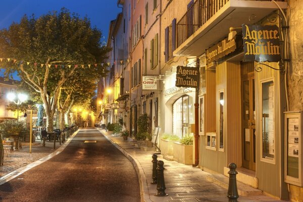 Route européenne du soir et lanternes