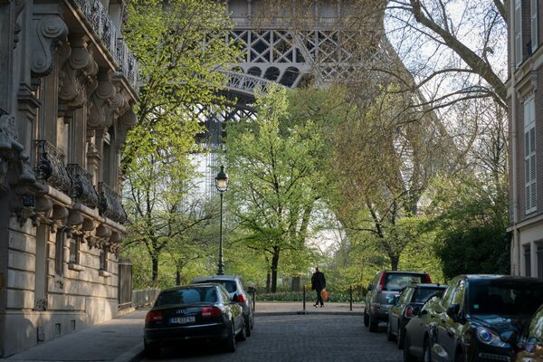 Der Eiffelturm. Pariser Straßen. Stadtbild