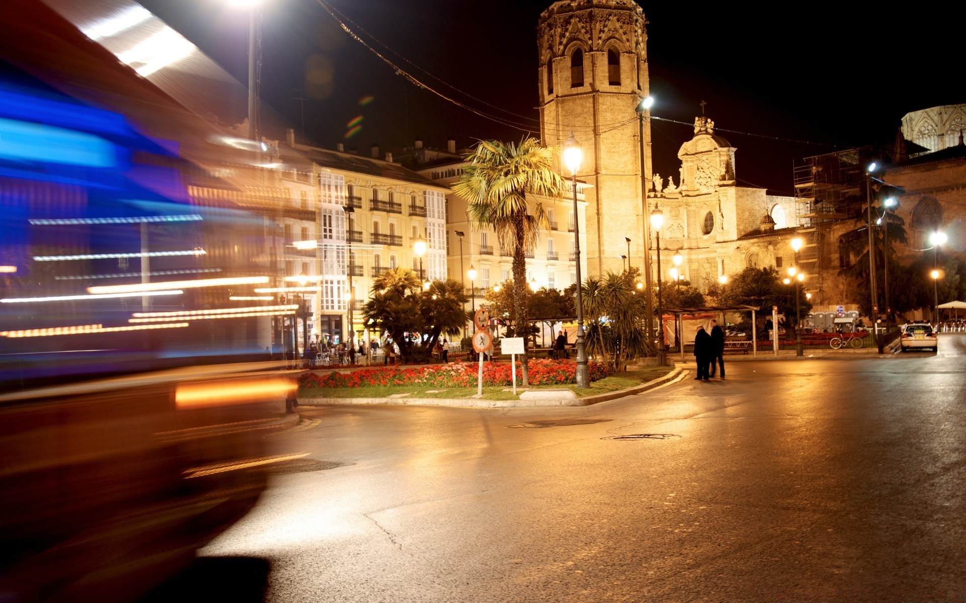 europa ciudad viajes calle desenfoque carretera arquitectura casa luz iluminación noche sistema de transporte urbano crepúsculo tráfico coche tráfico autobús puente