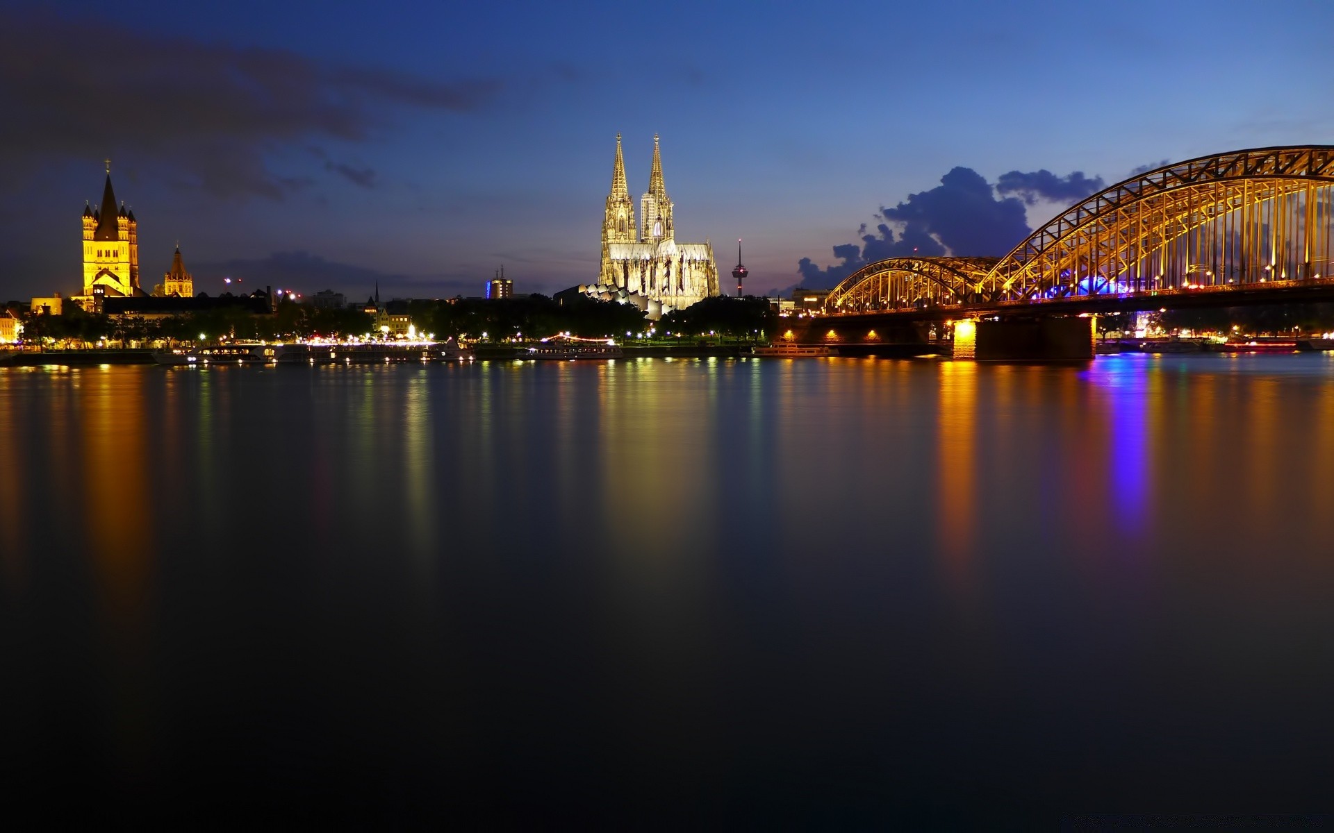 europa rio água arquitetura cidade ponte viagens pôr do sol crepúsculo noite reflexão luz céu cidade casa ao ar livre amanhecer luz atração turística