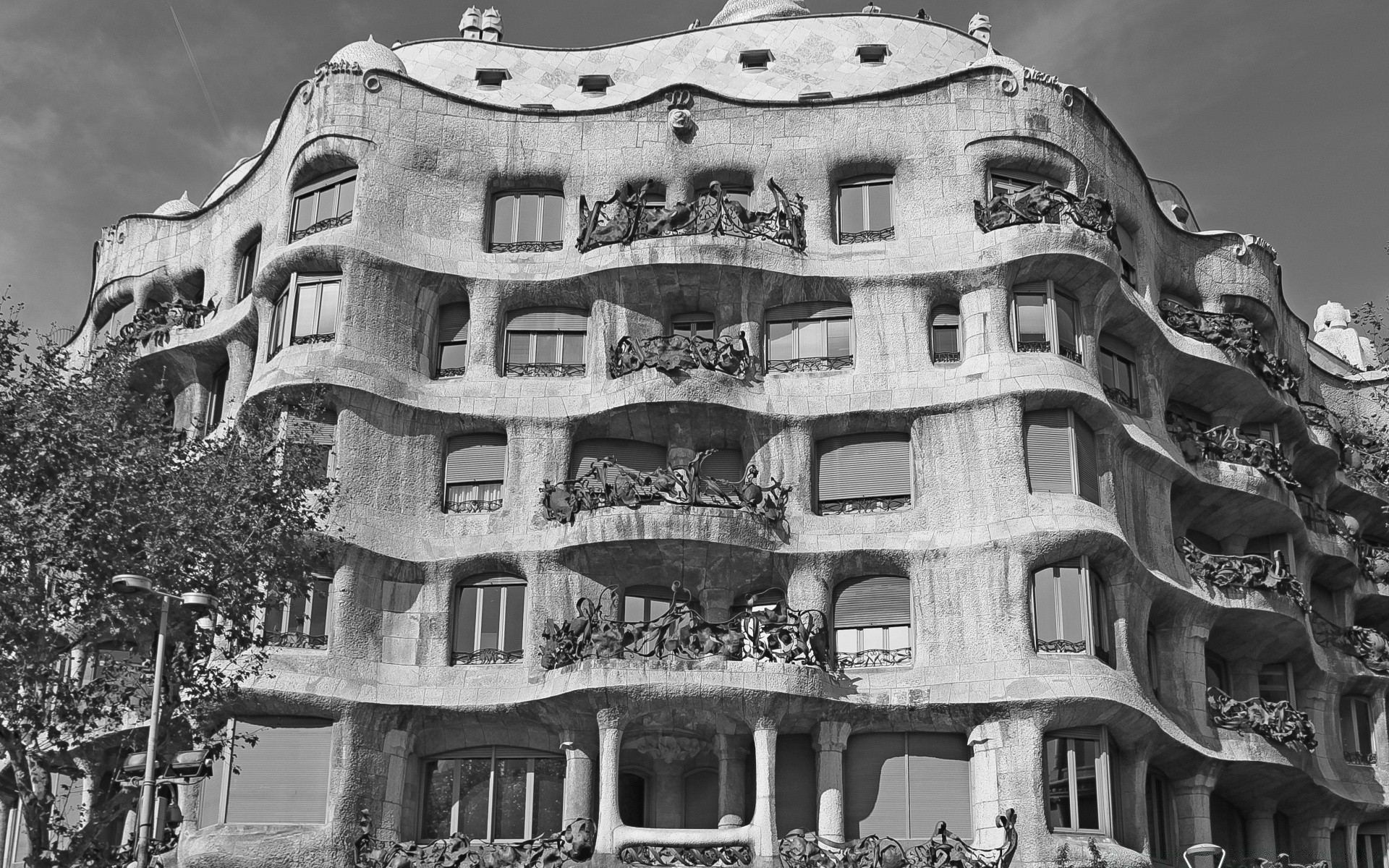 europa architektur haus reisen straße stadt alt kunst zuhause haus im freien städtisch stadt tourismus vintage gruppe alte monochrome balkon