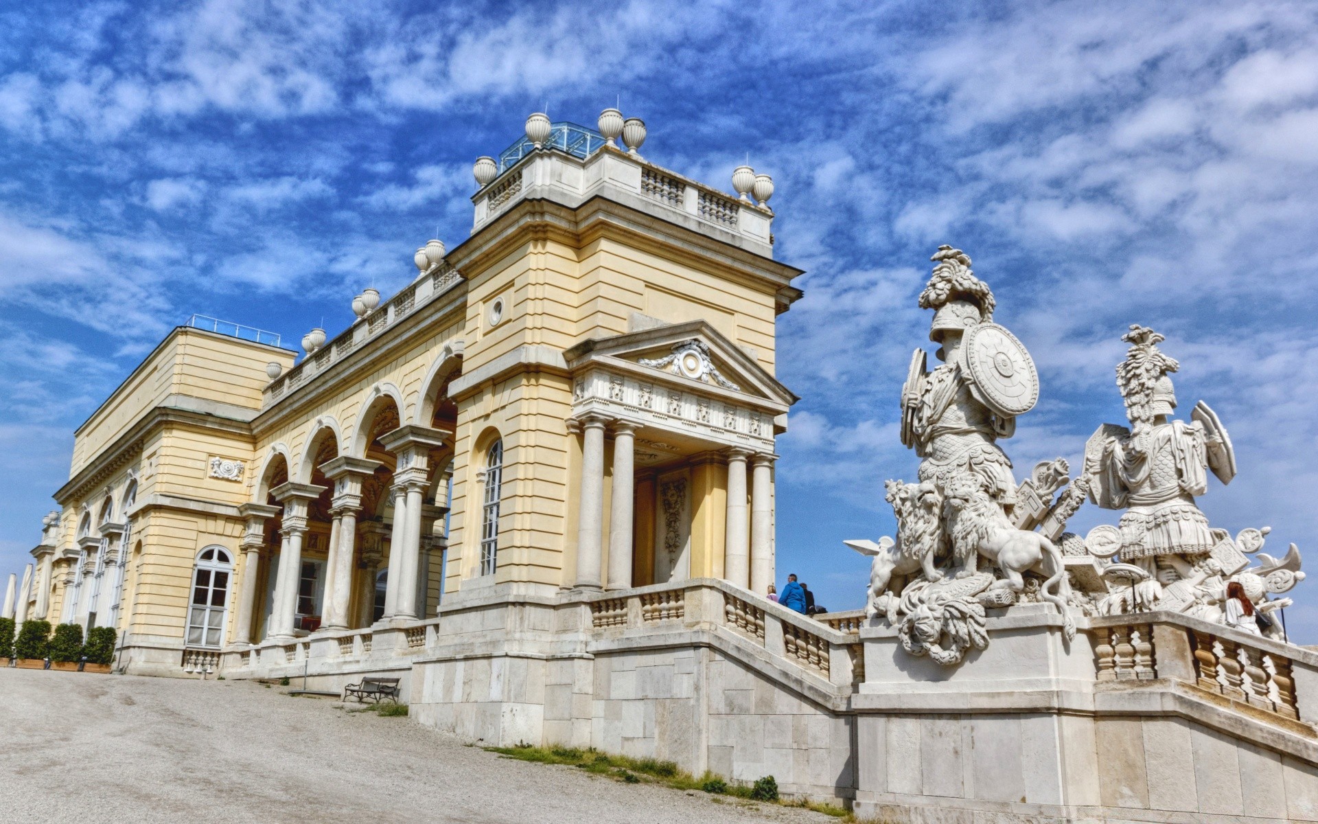 europa architettura casa viaggi statua cielo scultura vecchio monumento cultura punto di riferimento turismo antico città esterno storico castello facciata arte all aperto pietra