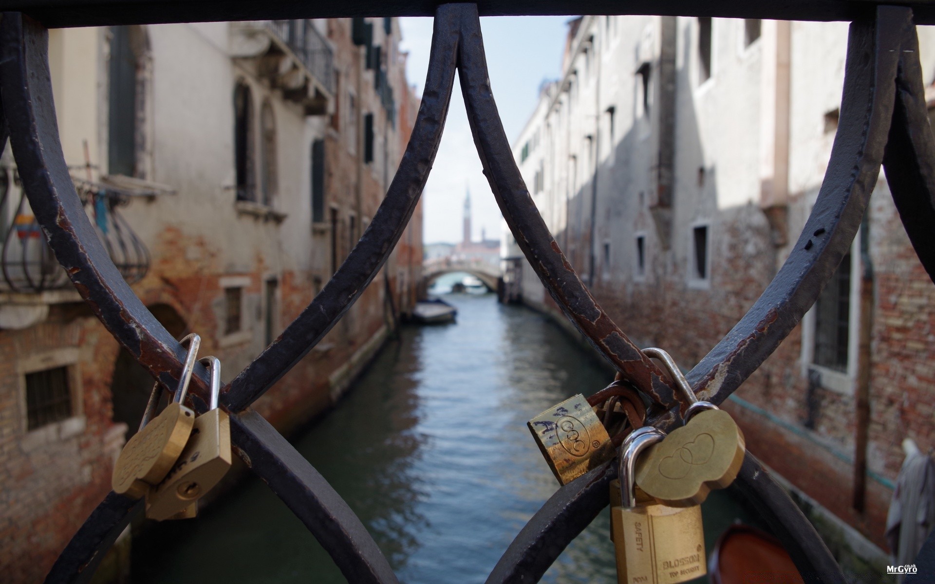 europa acqua di viaggio barca vecchia architettura ponte di legno all aperto canale moto d acqua sistema di trasporto auto