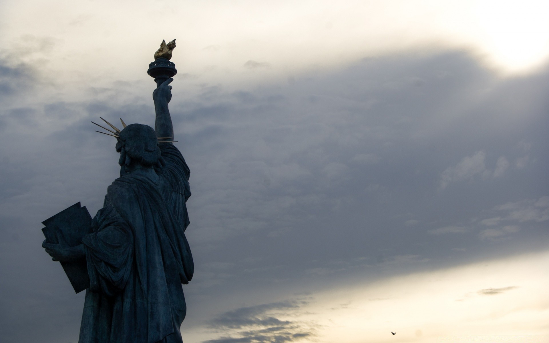 europa estátua céu escultura viagens pôr do sol sozinho ao ar livre amanhecer luz do dia