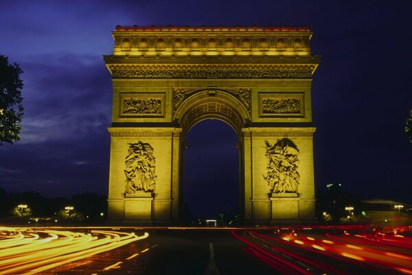 The Arc de Triomphe in the bustle of the night