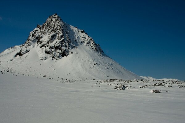 Montagnes enneigées avalanches enneigées