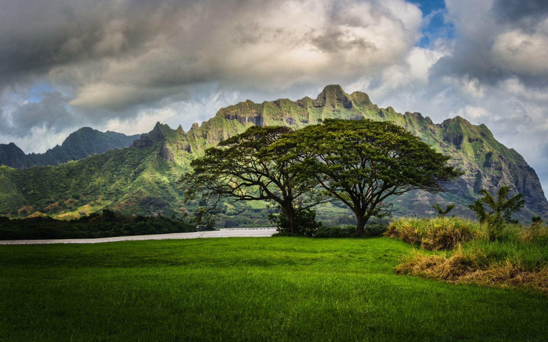 islas paisaje cielo árbol viajes naturaleza montañas hierba madera al aire libre colina nube escénico puesta de sol