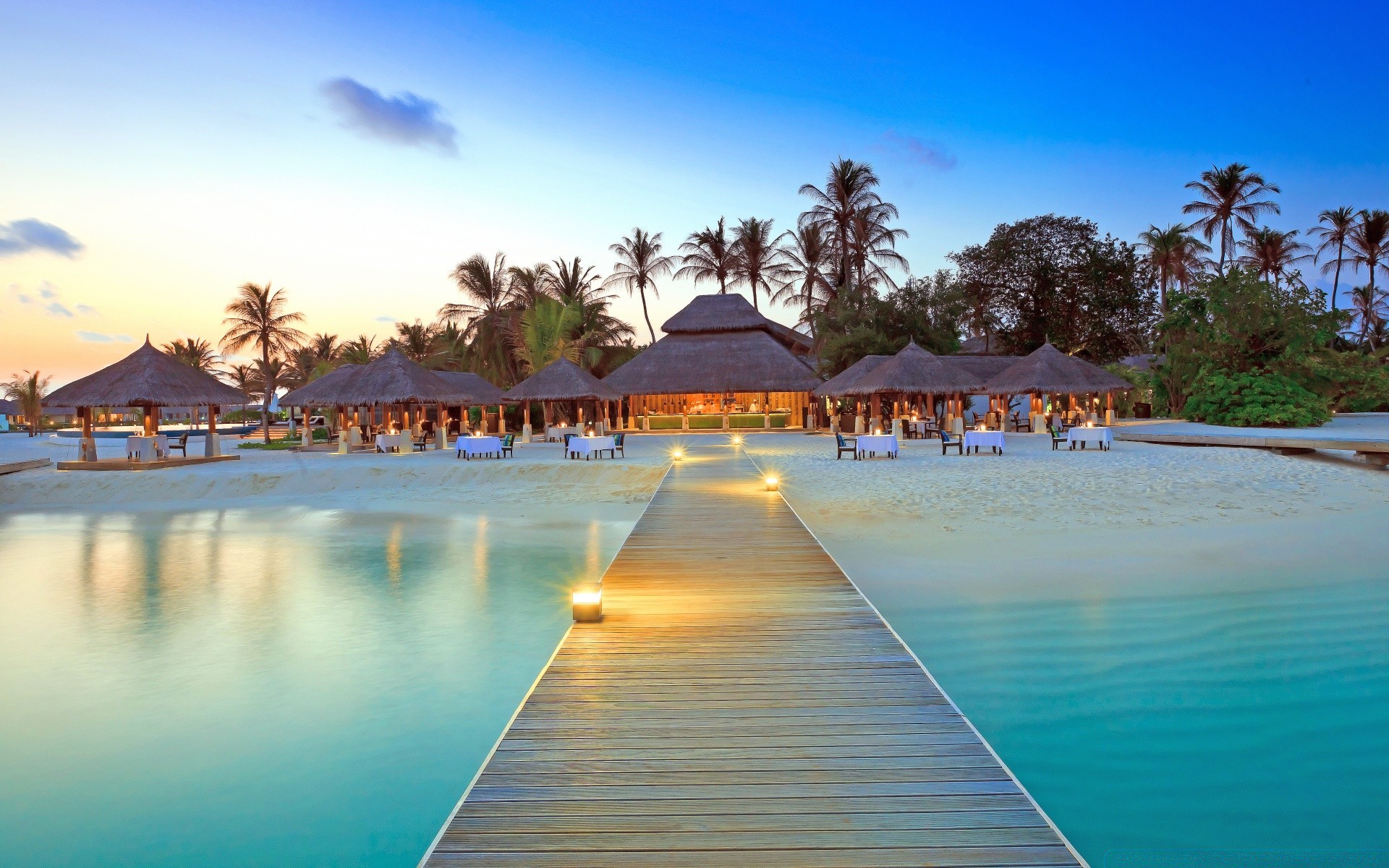 insel resort tropisch strand hotel wasser palmen exotisch urlaub paradies reisen ozean meer luxus insel sommer urlaub entspannung sand villa meer