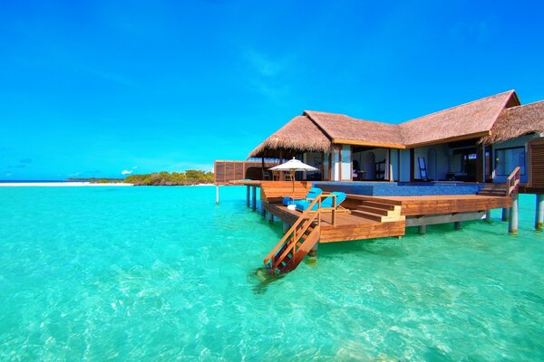 Relájese en un Resort en las aguas tropicales de las Islas