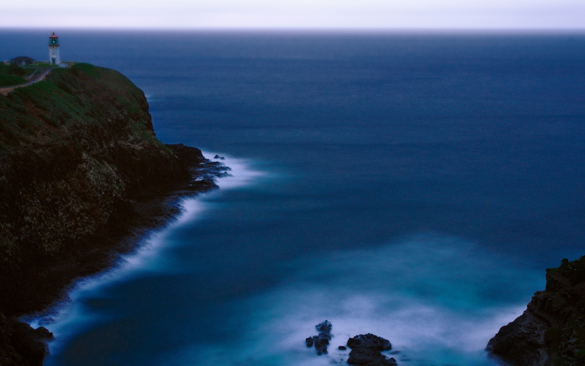 岛屿 水域 日落 海 海洋 海滩 晚上 黄昏 海 旅游 景观 天空 景观 黎明 岩石 日光 冲浪 灯塔 户外 光