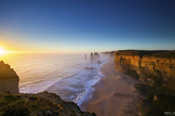 Impresionante puesta de sol australiana en la playa