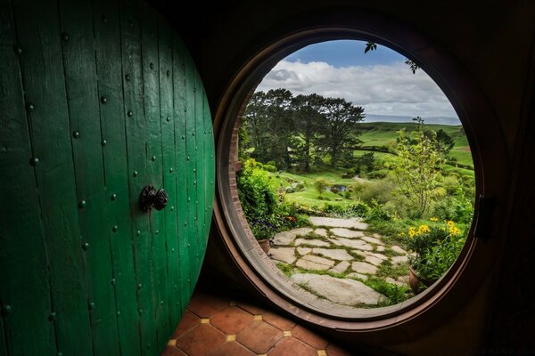 Vista desde la puerta redonda al paisaje