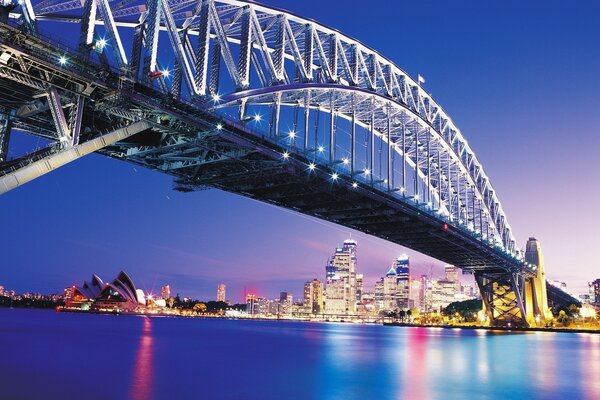 Uma ponte na Austrália no fundo da cidade