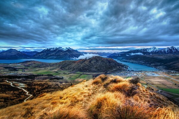 Paisaje de montaña y hermoso cielo