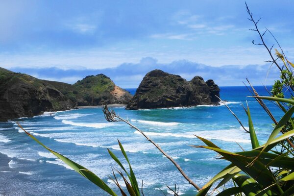 Azul hermosas olas a lo lejos