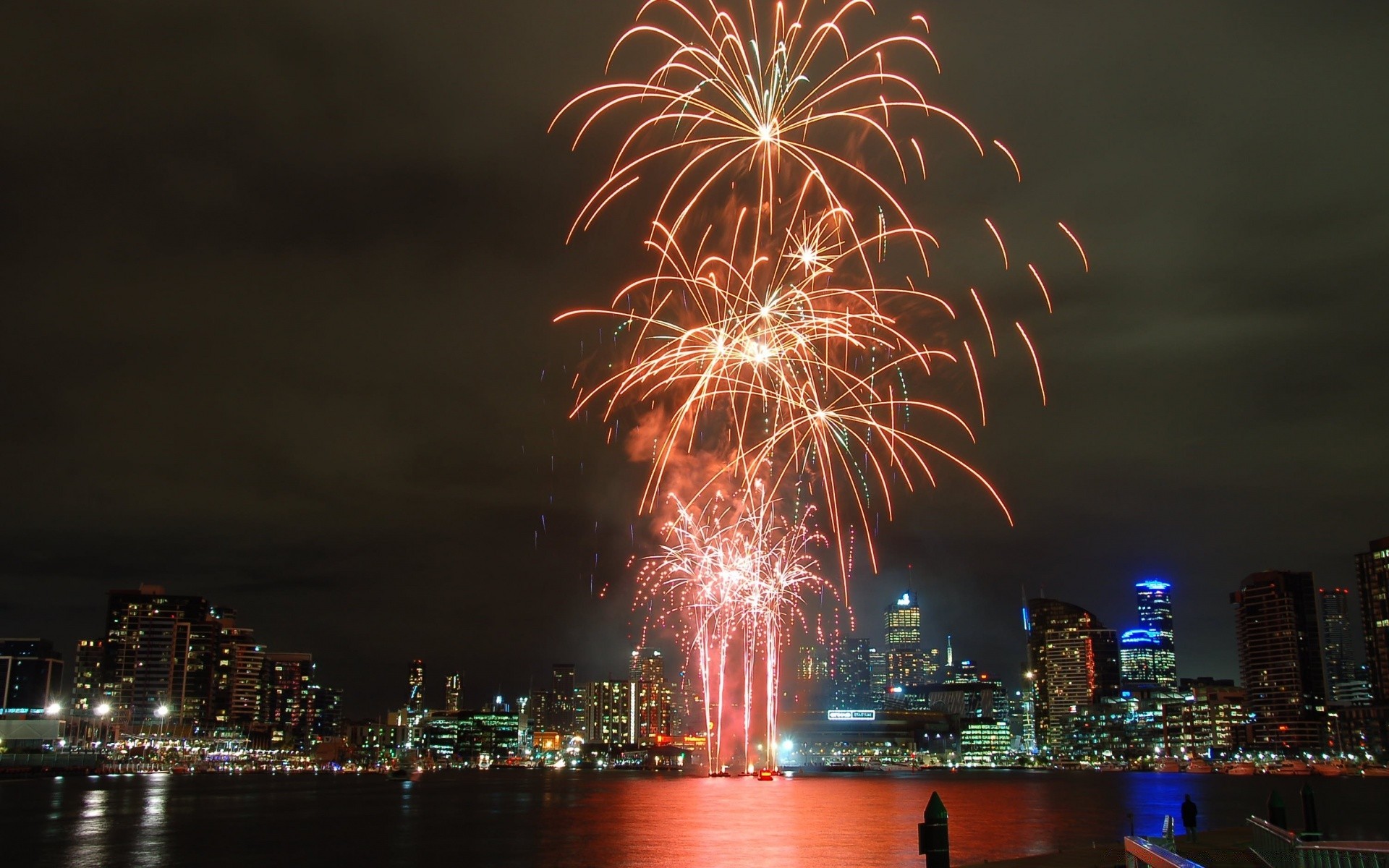 australia e oceania città fuochi d artificio sera architettura festival viaggi acqua centro città luce fiume città casa ponte urbano crepuscolo tramonto grattacielo skyline illuminato