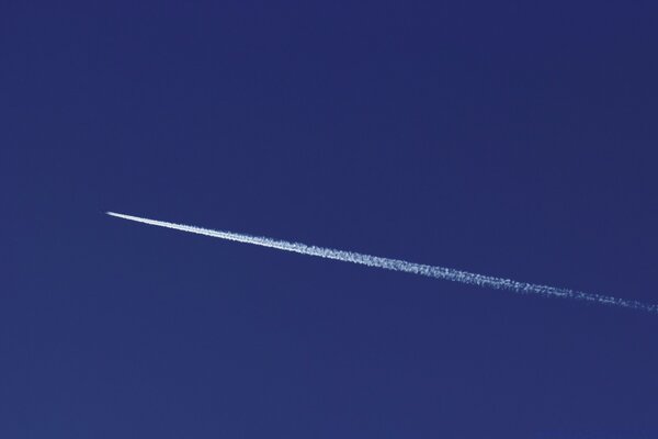 Trace blanche de l avion