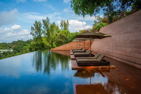 Hotel pool relax