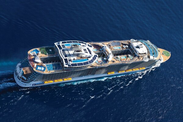 Bird s-eye view of a boat plowing the water space