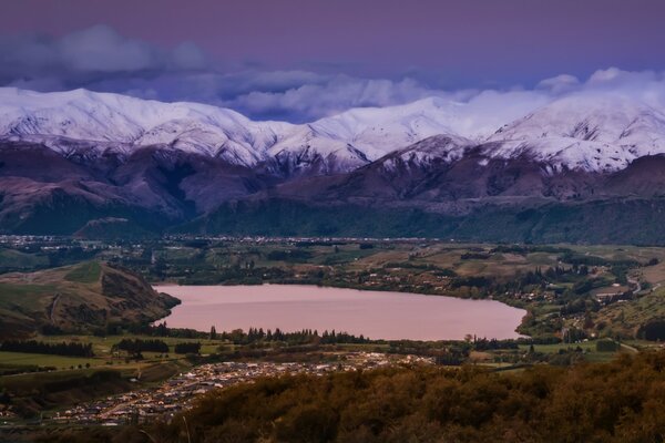 Landscapes of lakes of Australia and Oceania