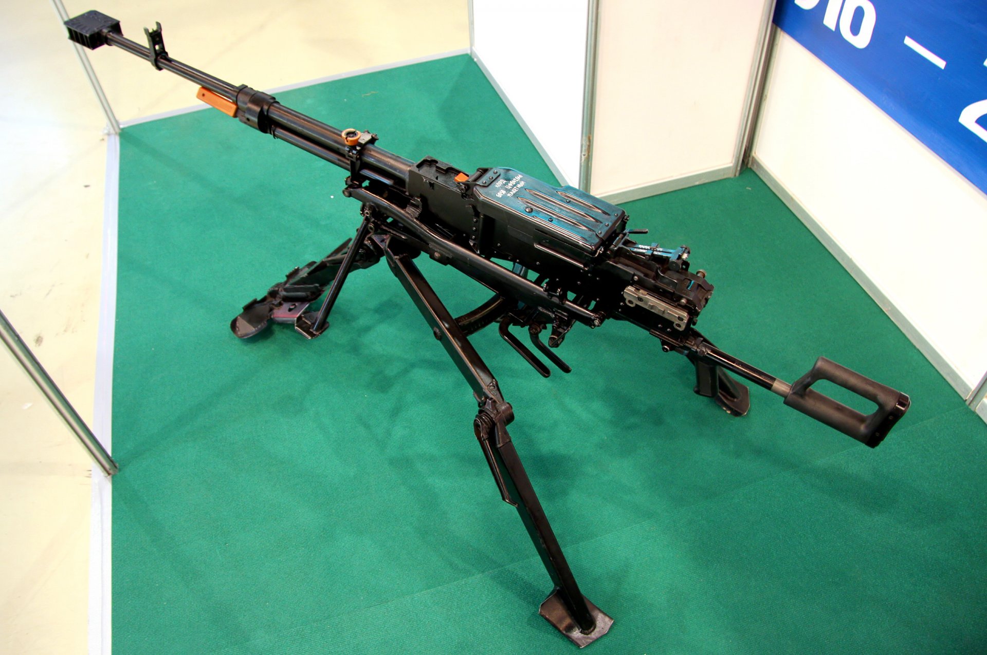корд российский крупнокалиберный ленточное питание патрон 12.7×108мм разработан 1997 год масса тело пулемета 5кг станок 6т7 -16кг станок 6т19 -7кг прицельная дальность 2000м длина ствола 1070мм скорострельность 650-800 выстрелов мин начальная с
