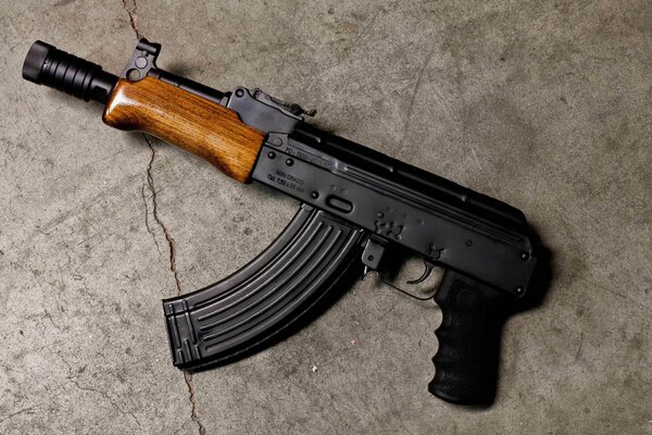 Урокоченный автомат Калашникова акс74у