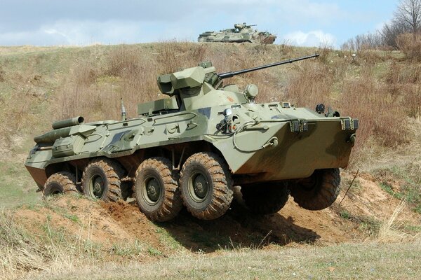 Грязный Бтр-82ам на поле Россия